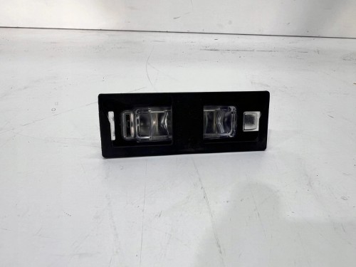 LAMPKA PODŚWIETLENIE TABLICY LEWA AUDI 8W6943021A