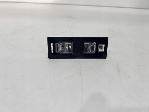 LAMPKA PODŚWIETLENIE TABLICY LEWA AUDI 8W6943021A