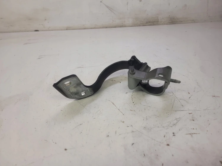 ZAWIAS KLAPY PRAWY TYŁ AUDI A6 C7 4G9827300