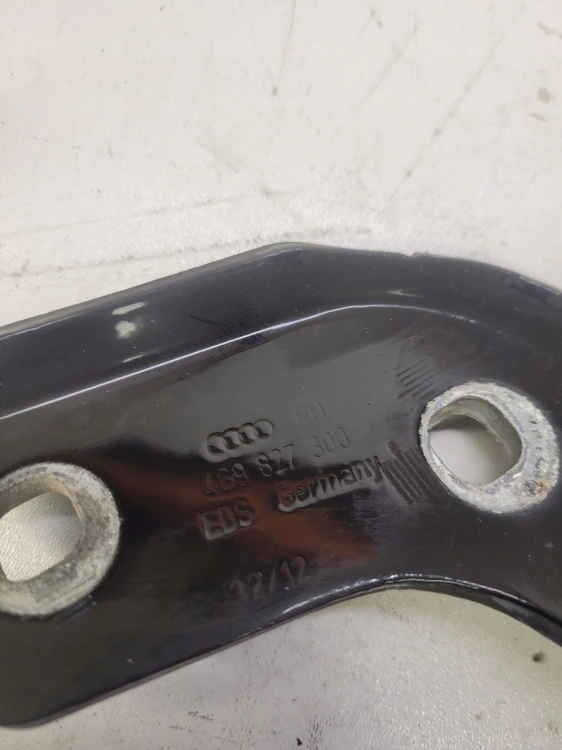 ZAWIAS KLAPY PRAWY TYŁ AUDI A6 C7 4G9827300