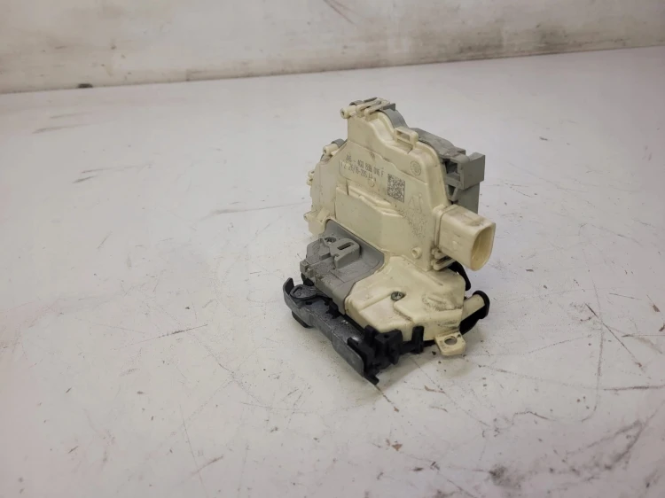 ZAMEK DRZWI PRAWY TYŁ AUDI A4 B9 A5 A6 4G0839016F
