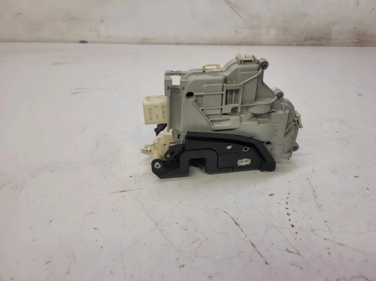 ZAMEK DRZWI PRAWY TYŁ AUDI A4 B9 A5 A6 4G0839016F