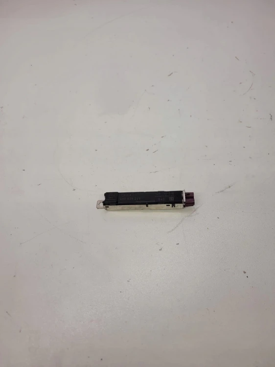 WZMACNIACZ ANTENOWY AUDI A8 D4 4H0035225