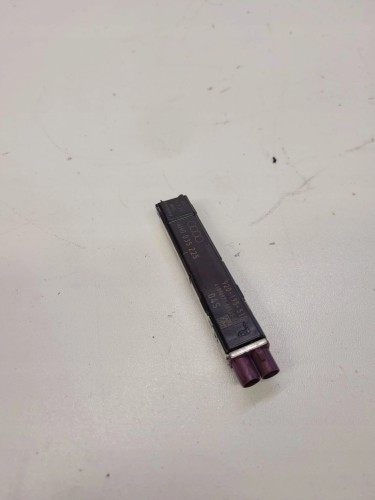 WZMACNIACZ ANTENOWY AUDI A8 D4 4H0035225