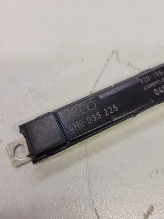WZMACNIACZ ANTENOWY AUDI A8 D4 4H0035225