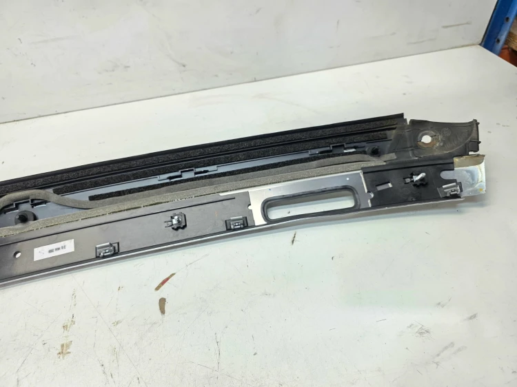 LISTWA CHROM SZYBY CZOŁOWEJ PRAWA AUDI A5 8F CABRIO 8F0853829B