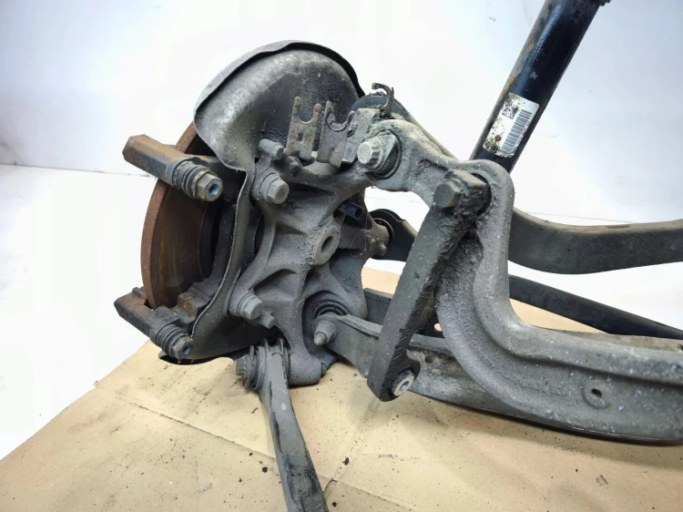 ZWROTNICA WAHACZE PIASTA PRAWY TYŁ AUDI A4 B9 A5 8W 8W0505432T 8W0505460F