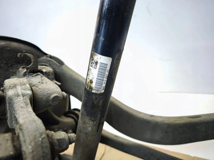 ZWROTNICA WAHACZE PIASTA PRAWY TYŁ AUDI A4 B9 A5 8W 8W0505432T 8W0505460F