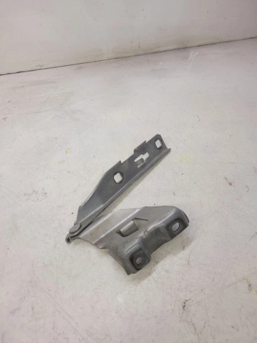 ZAWIAS MASKI LEWY AUDI A5 8T 8T0823301D
