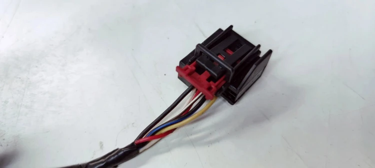 LUSTERKO ZEWNĘTRZNE PRAWE AUDI Q3 8U 6 PIN LY9K UK 8U2857410D