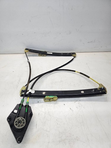 MECHANIZM SZYBY PRAWY PRZÓD AUDI A1 8X 3-DRZWI 8X3837462
