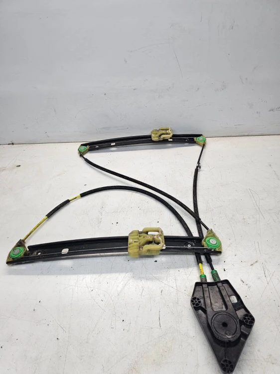 MECHANIZM SZYBY PRAWY PRZÓD AUDI A1 8X 3-DRZWI 8X3837462