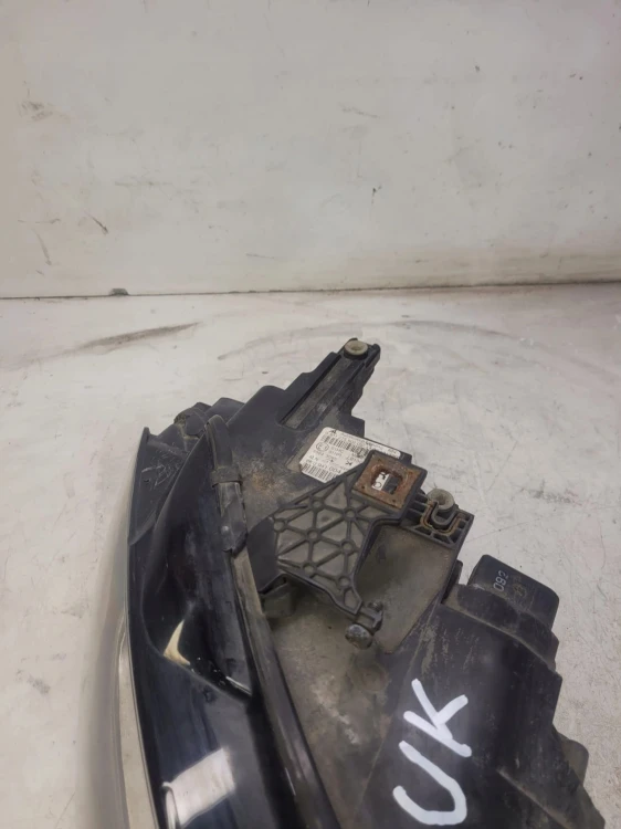 REFLEKTOR PRAWY PRZÓD AUDI A4 B8 LIFT 8K0941004M