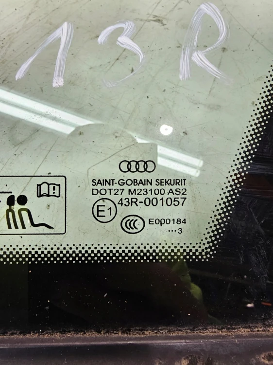 SZYBA KAROSERYJNA POD MAT AUDI A3 8V4 5-DRZWI PRAWY TYŁ 2013R