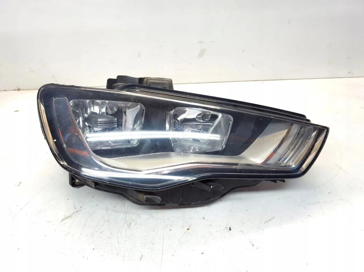 REFLEKTOR LAMPA PRZEDNIA PRAWY PRZÓD AUDI A3 8V 8V0941004A UK ***1***