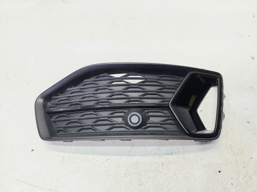 KRATKA ATRAPA ZAŚLEPKA ZDERZAKA PRAWA AUDI A6 C8 4K0807682D