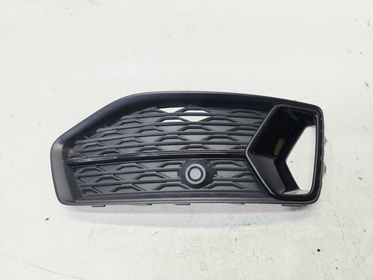 KRATKA ATRAPA ZAŚLEPKA ZDERZAKA PRAWA AUDI A6 C8 4K0807682D