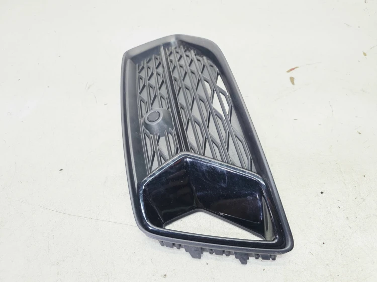 KRATKA ATRAPA ZAŚLEPKA ZDERZAKA PRAWA AUDI A6 C8 4K0807682D