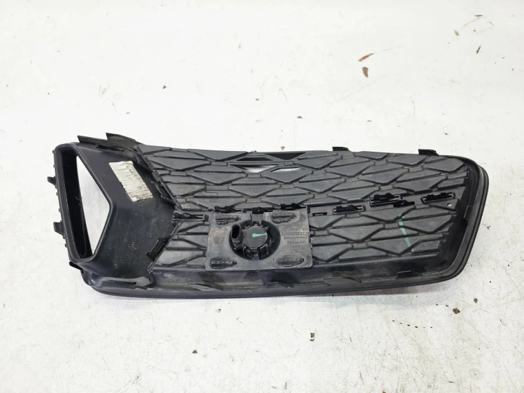 KRATKA ATRAPA ZAŚLEPKA ZDERZAKA PRAWA AUDI A6 C8 4K0807682D