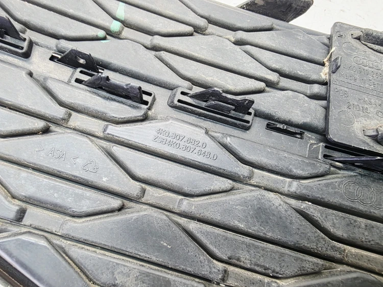 KRATKA ATRAPA ZAŚLEPKA ZDERZAKA PRAWA AUDI A6 C8 4K0807682D