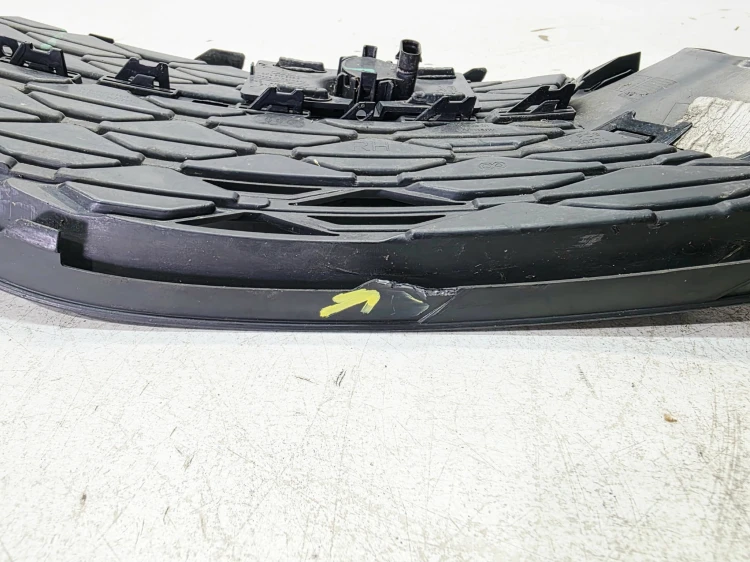 KRATKA ATRAPA ZAŚLEPKA ZDERZAKA PRAWA AUDI A6 C8 4K0807682D