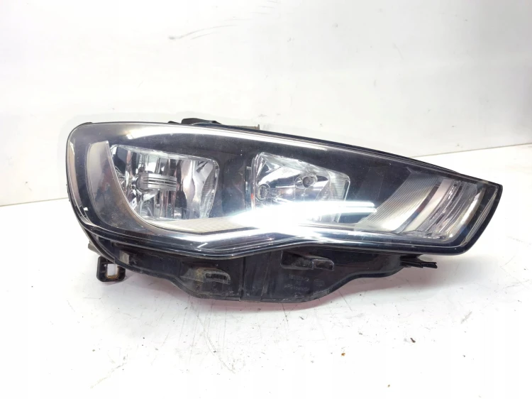 REFLEKTOR LAMPA PRZEDNIA PRAWY PRZÓD AUDI A3 8V 8V0941004A UK ***1***