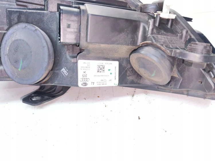 REFLEKTOR LAMPA PRZEDNIA PRAWY PRZÓD AUDI A3 8V 8V0941004A UK ***1***