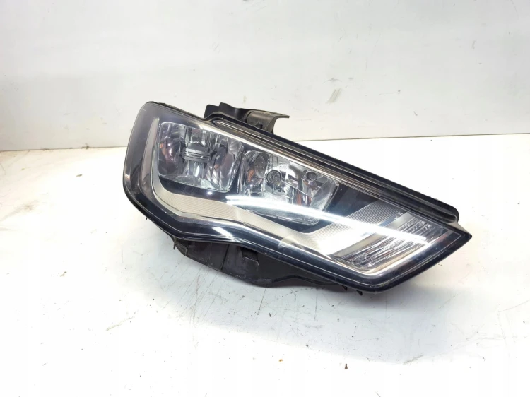 REFLEKTOR LAMPA PRZEDNIA PRAWY PRZÓD AUDI A3 8V 8V0941004A UK ***1***