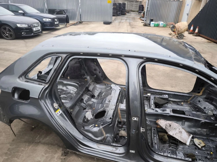 DACH ĆWIARTKA AUDI A3 8V 5-DRZWI SPORTBACK DŁUGIE SŁUPKI ORYGINAŁ !!!