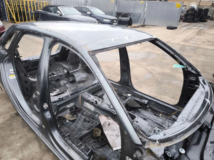 DACH ĆWIARTKA AUDI A3 8V 5-DRZWI SPORTBACK DŁUGIE SŁUPKI ORYGINAŁ !!!