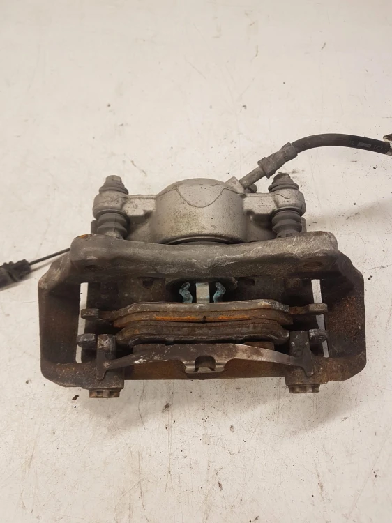 ZACISK HAMULCOWY LEWY PRZÓD AUDI A4 B8 A5 8K0105S