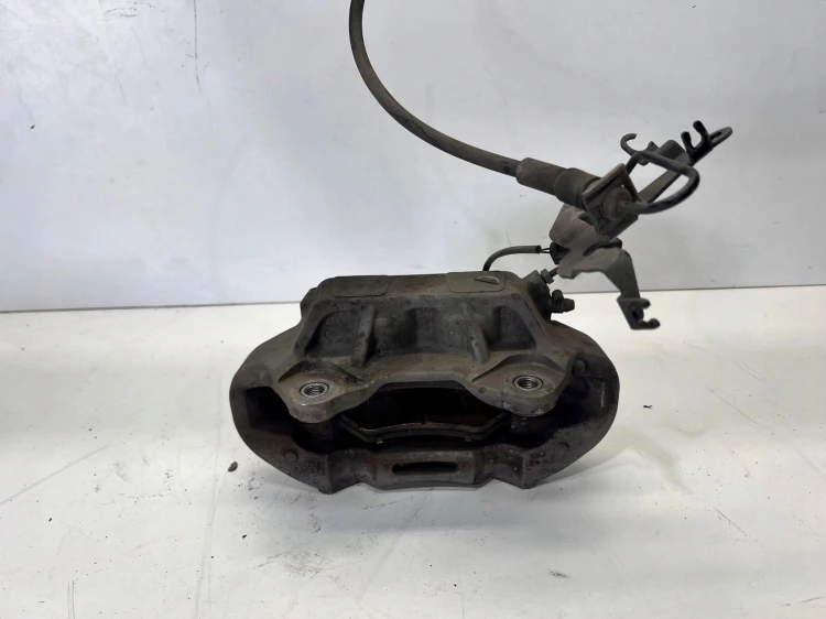 ZACISK HAMULCOWY LEWY PRZÓD AUDI Q5 FY 80A615105Q