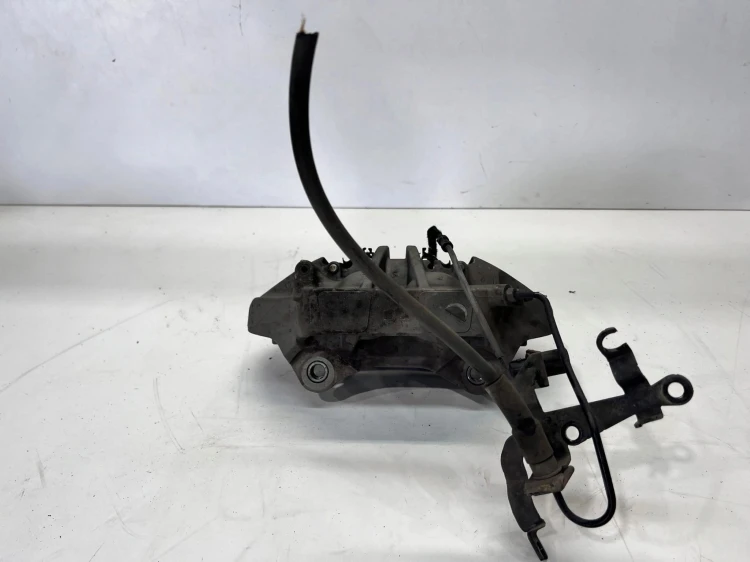 ZACISK HAMULCOWY LEWY PRZÓD AUDI Q5 FY 80A615105Q