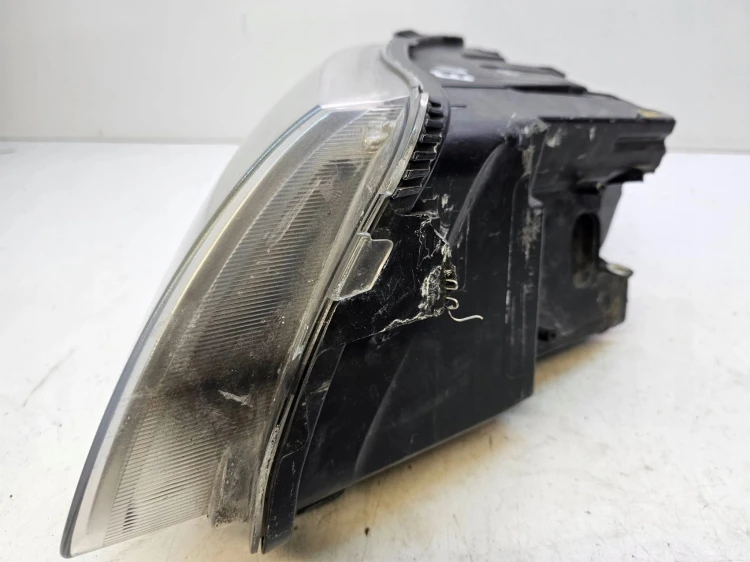 REFLEKTOR PRAWY AUDI A6 C6 4F0941004AK XENON EU