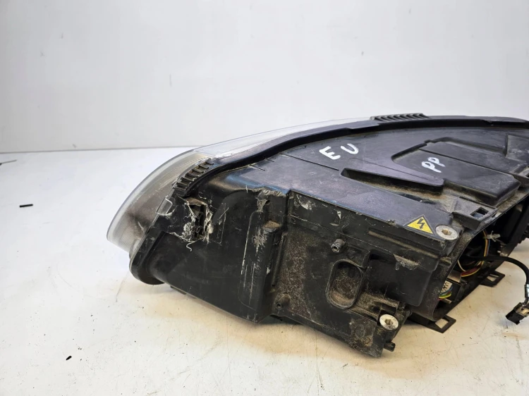 REFLEKTOR PRAWY AUDI A6 C6 4F0941004AK XENON EU