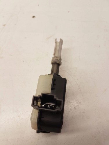 SIŁOWNIK KLAPY TYŁ AUDI A3 A4 A6 4B9962115C