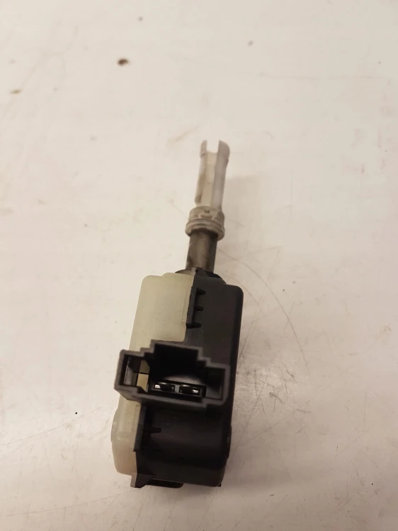 SIŁOWNIK KLAPY TYŁ AUDI A3 A4 A6 4B9962115C