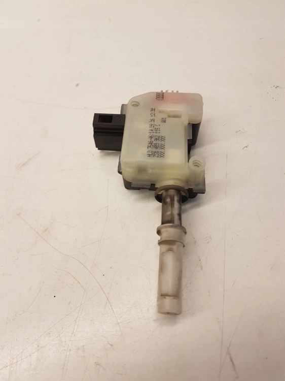 SIŁOWNIK KLAPY TYŁ AUDI A3 A4 A6 4B9962115C
