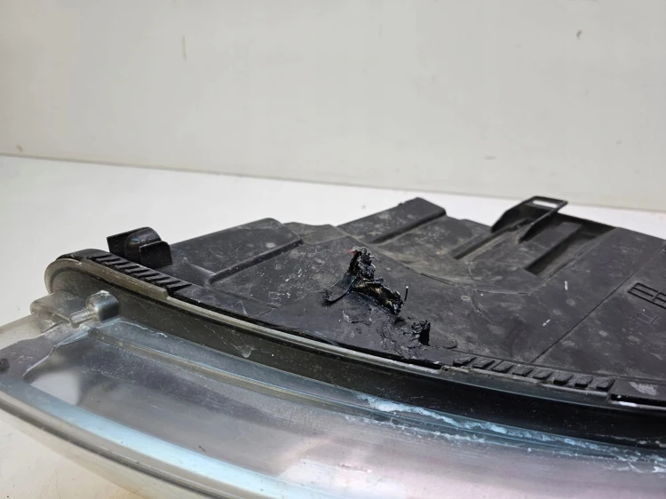 REFLEKTOR PRAWY AUDI A6 C6 4F0941004AK XENON EU