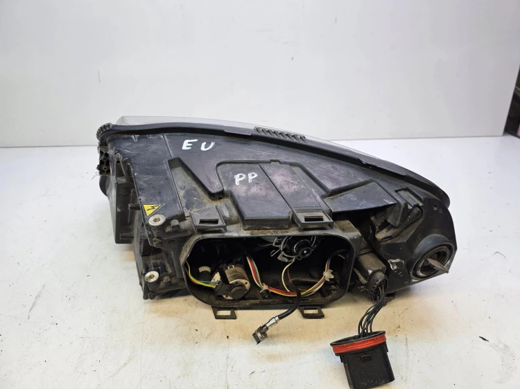 REFLEKTOR PRAWY AUDI A6 C6 4F0941004AK XENON EU