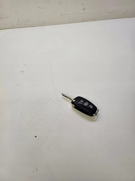 KLUCZYK PILOT SCYZORYK AUDI A1 8X Q3 8X0837220D *5