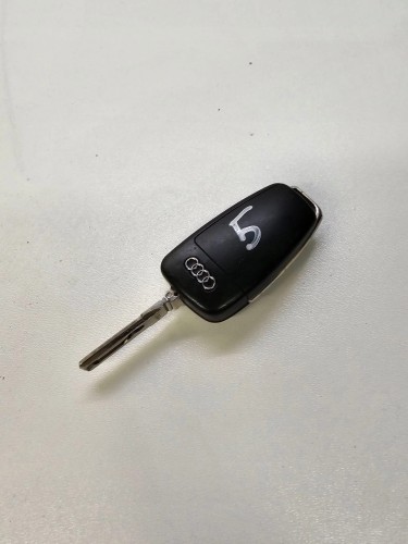 KLUCZYK PILOT SCYZORYK AUDI A1 8X Q3 8X0837220D *5