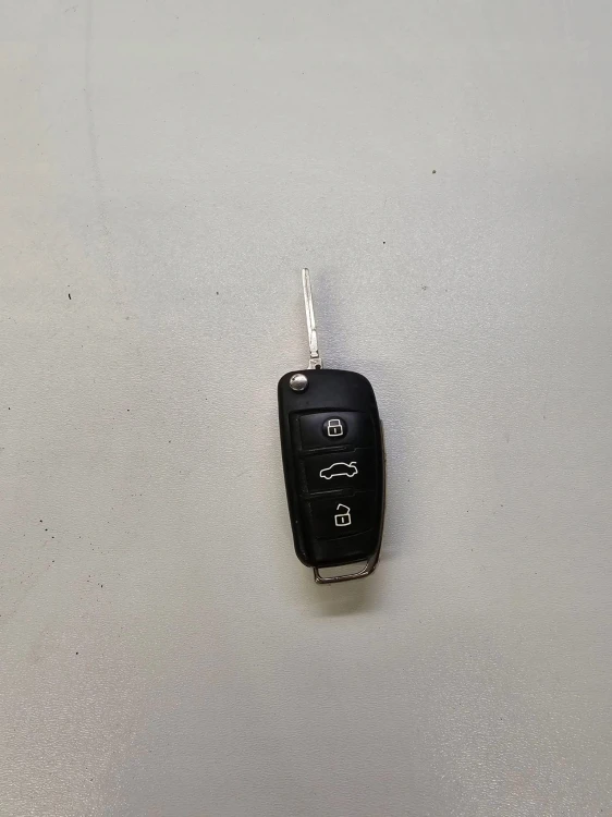 KLUCZYK PILOT SCYZORYK AUDI A1 8X Q3 8X0837220D *5