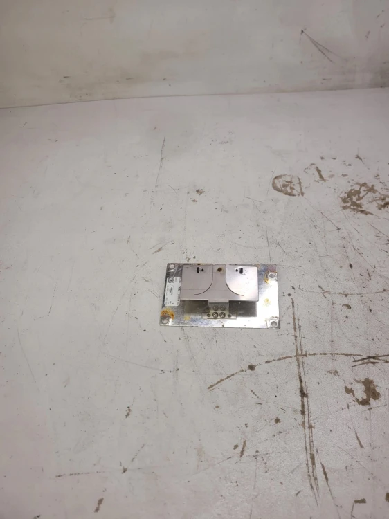 WZMACNIACZ ANTENOWY AUDI A4 B6 CABRIO 8H0035503