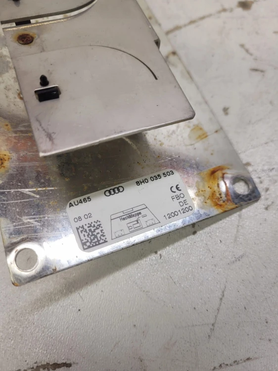 WZMACNIACZ ANTENOWY AUDI A4 B6 CABRIO 8H0035503