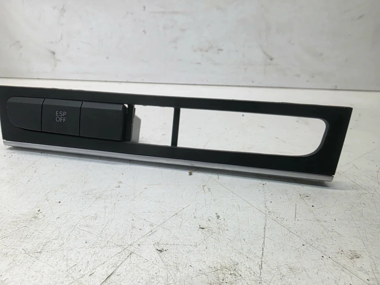 RAMKA PANELU KONSOLI AUDI A3 8P 8P0863321F + PRZYCISKI