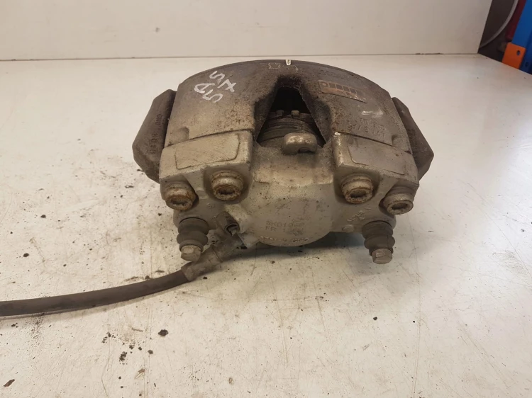 ZACISK HAMULCOWY PRAWY PRZÓD AUDI A4 B8 A5 8K0106P
