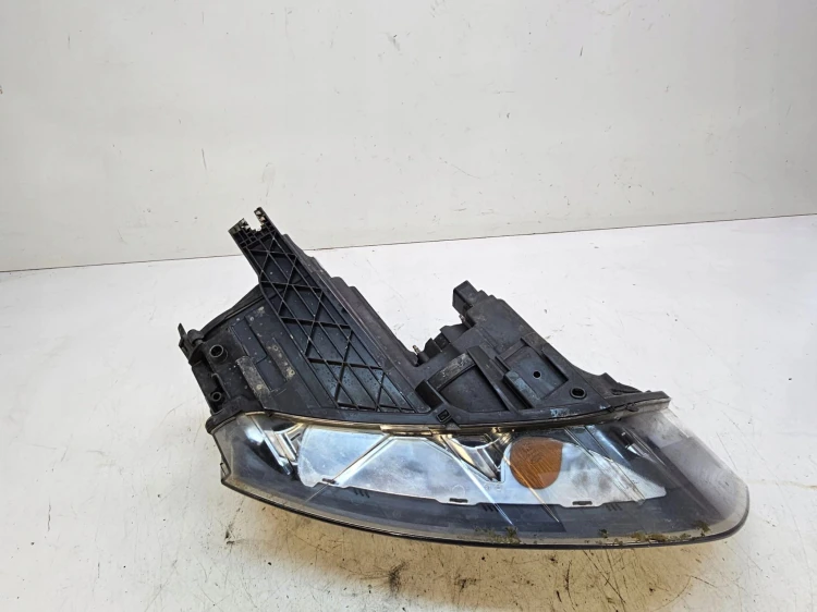REFLEKTOR LEWY ZWYKŁY AUDI Q3 8U 8U0941003N