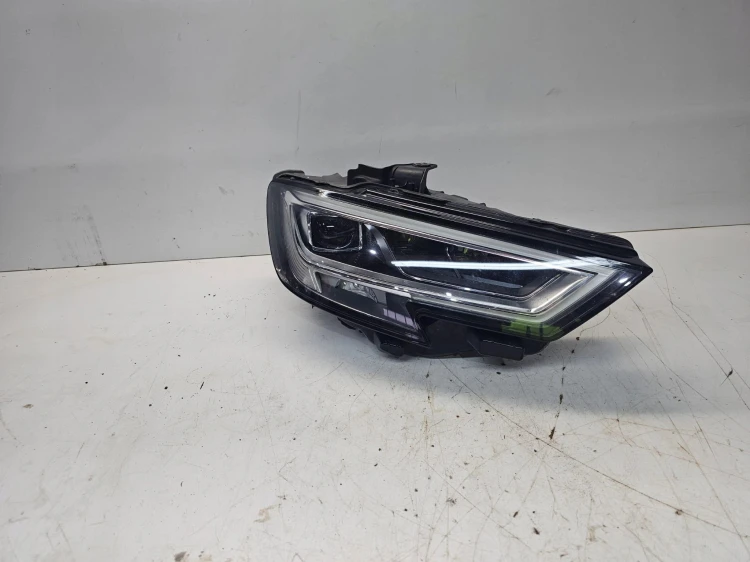 REFLEKTOR XENON LED PRAWY AUDI A3 8V LIFT 8V0941034D UK