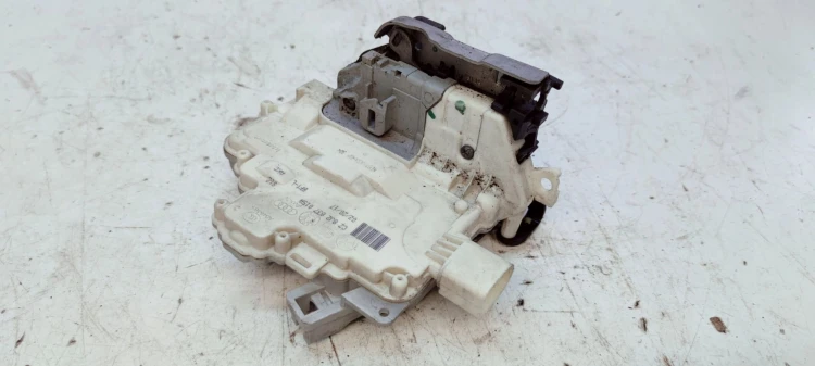 ZAMEK DRZWI LEWY PRZÓD AUDI A4 B8 A5 Q5 8J2837015A 7PIN
